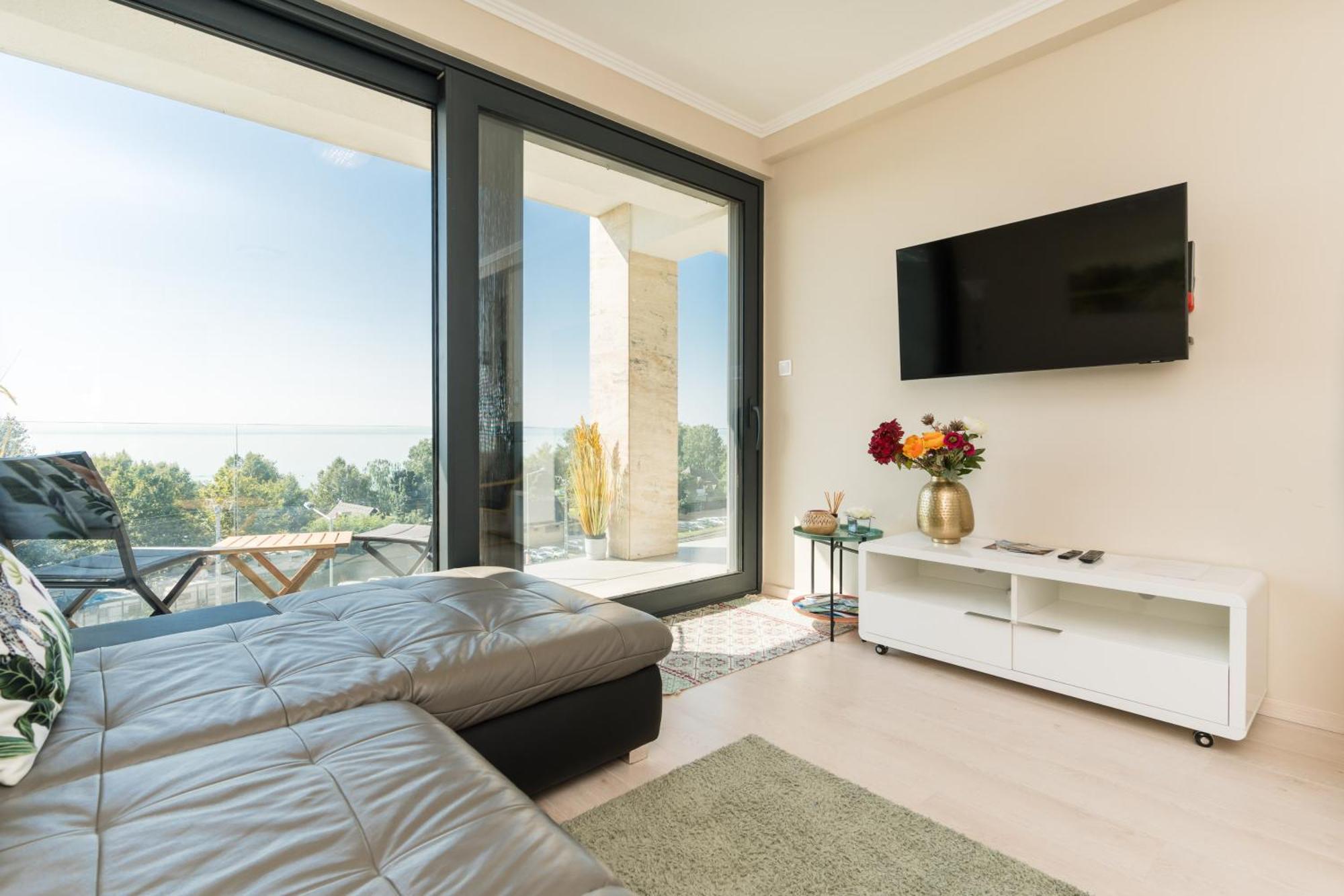 Club Panorama Lake View Apartment Alsóörs エクステリア 写真