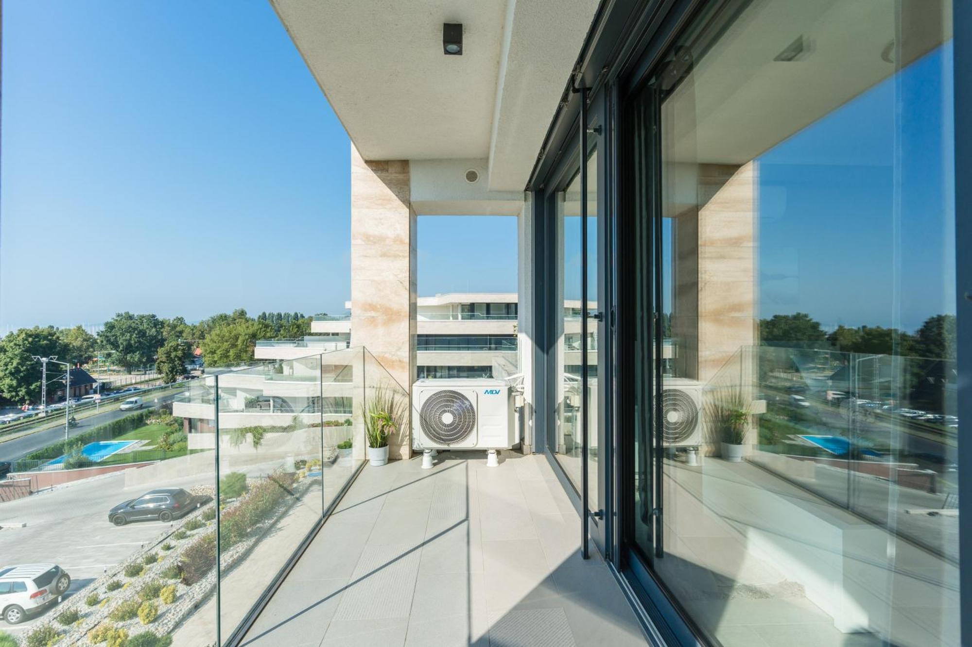 Club Panorama Lake View Apartment Alsóörs エクステリア 写真