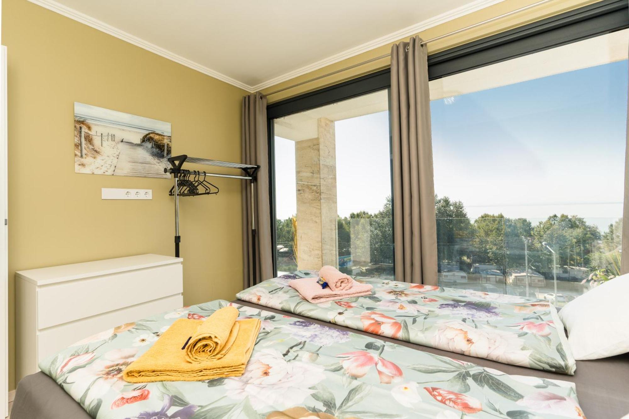 Club Panorama Lake View Apartment Alsóörs エクステリア 写真