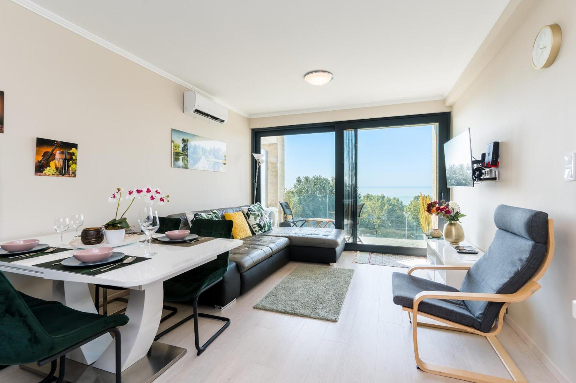 Club Panorama Lake View Apartment Alsóörs エクステリア 写真